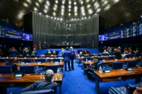 Senado aprova PEC ,  para fim da escala 6×1.
