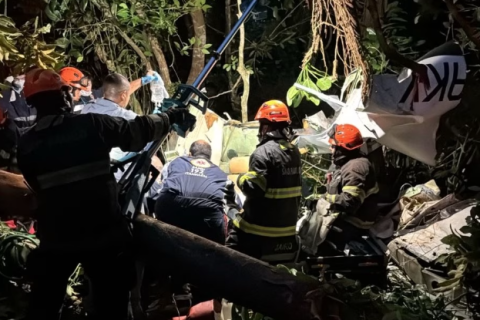 Aeronave de pequeno porte cai em aldeia indígena, deixa um morto e um ferido no litoral de SP